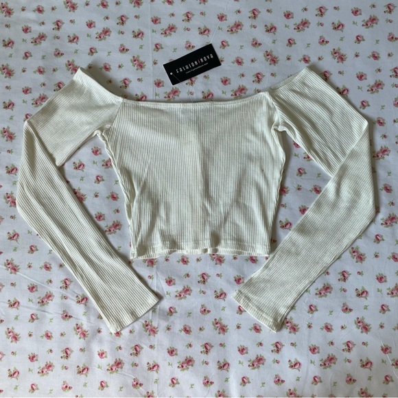 FASHION NOVA - Talk That Talk White Off The Shoulder Button Up Crop Top - Picture 3 of 6